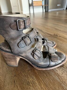 Freebird by Steven Quail Distressed Brown Leather Buckle Strappy Sandals